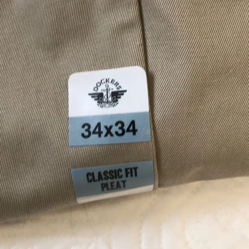 NWT Dockers Men’s Signature Khaki Slacks